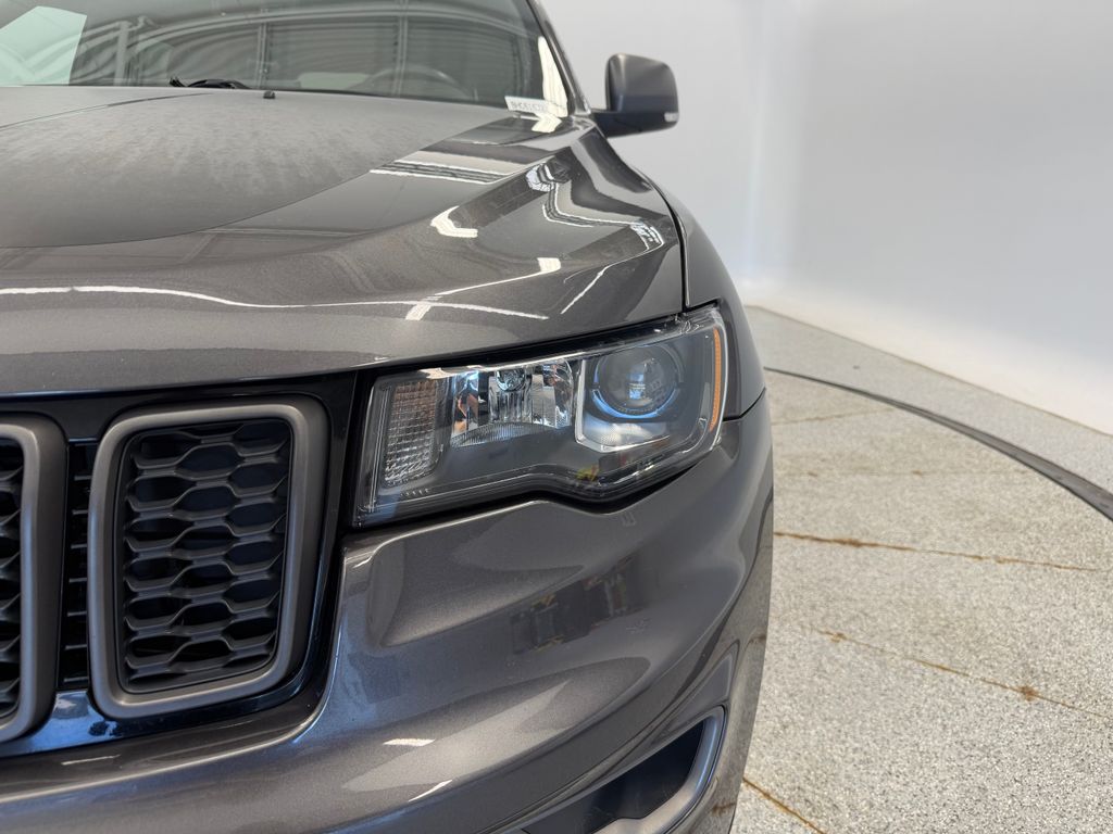Thumbnail: 2017 Jeep Grand Cherokee - 18
