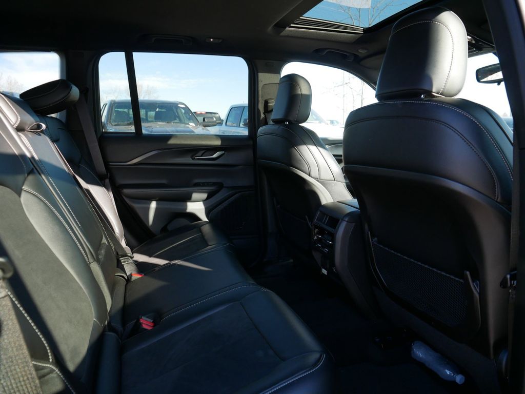 Thumbnail: 2024 Jeep Grand Cherokee - 12