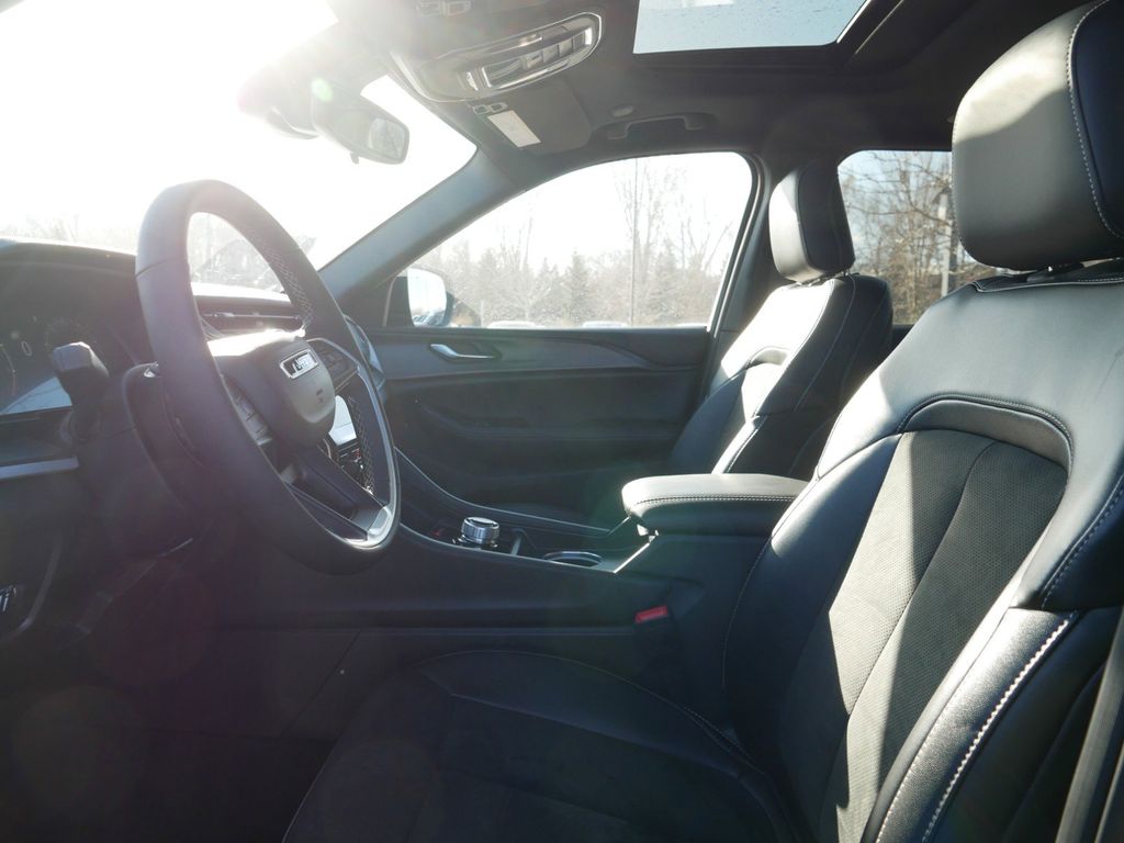 Thumbnail: 2024 Jeep Grand Cherokee - 11