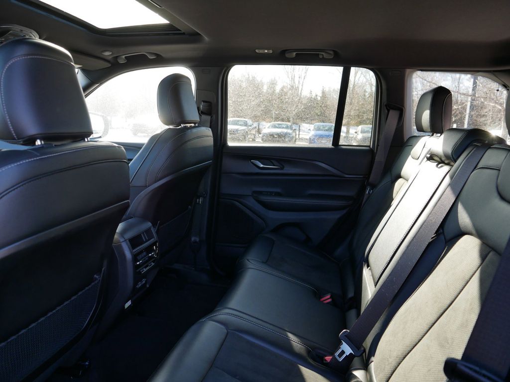 Thumbnail: 2024 Jeep Grand Cherokee - 30