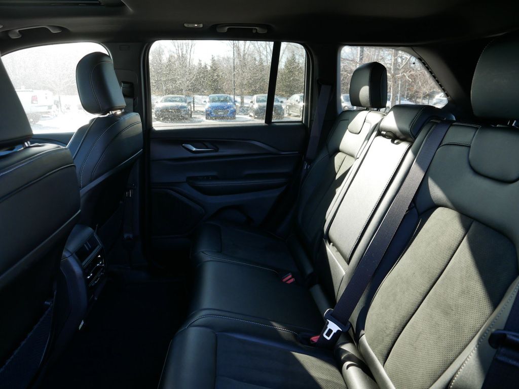 Thumbnail: 2024 Jeep Grand Cherokee - 31