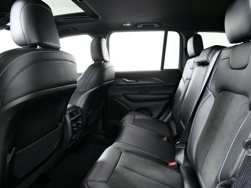Thumbnail: 2024 Jeep Grand Cherokee - 30
