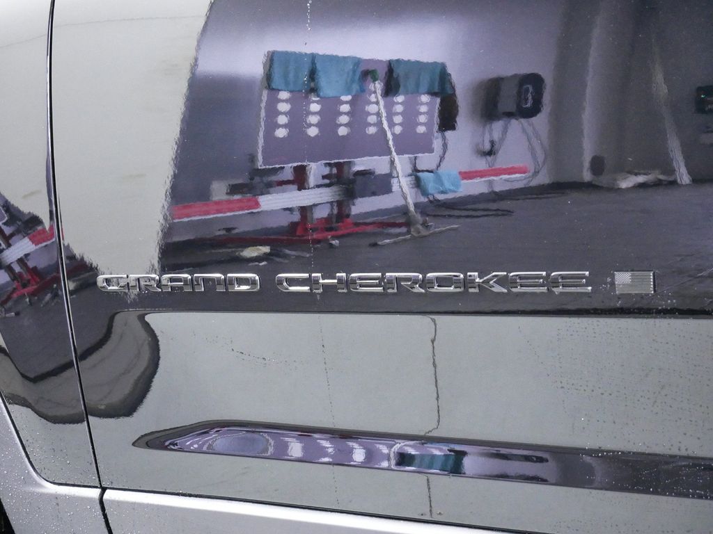 Thumbnail: 2024 Jeep Grand Cherokee - 22