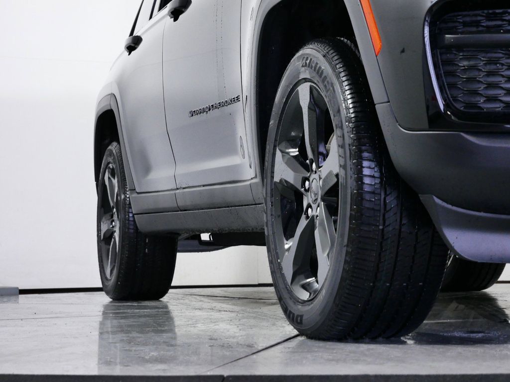 Thumbnail: 2024 Jeep Grand Cherokee - 12