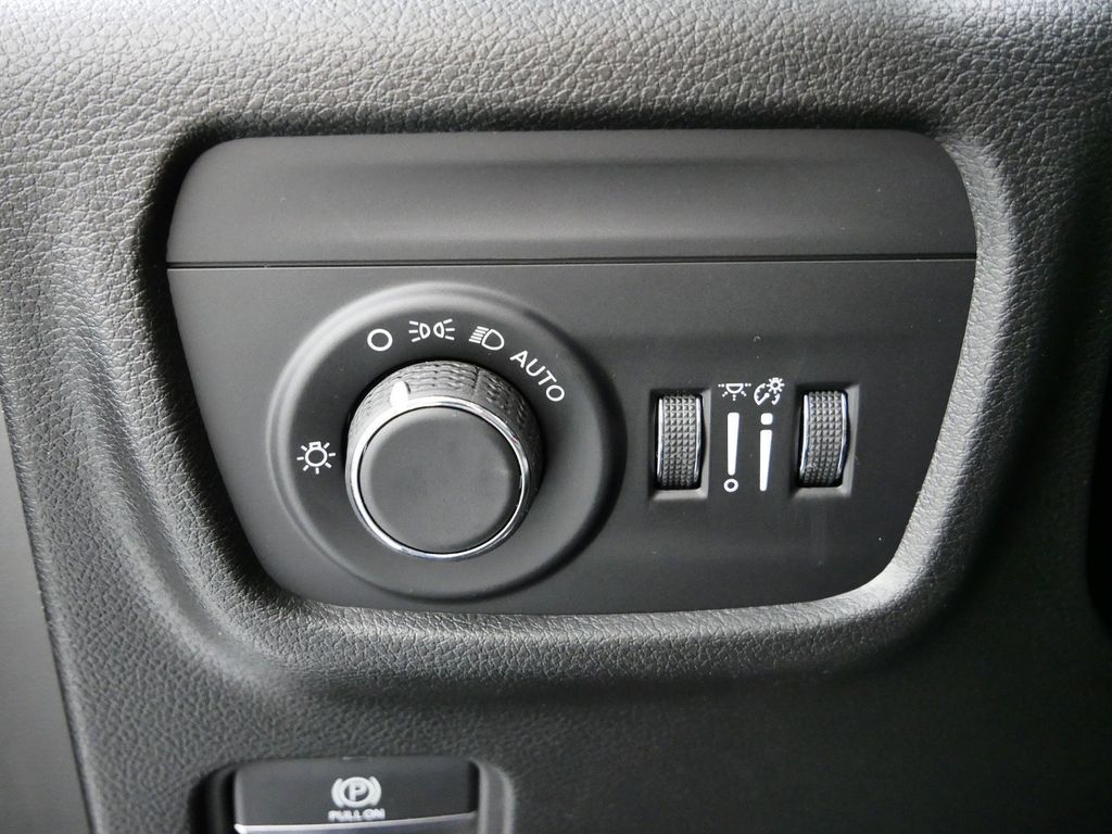Thumbnail: 2024 Jeep Grand Cherokee - 37