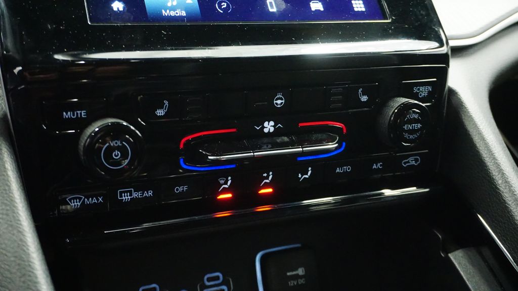 Thumbnail: 2023 Jeep Grand Cherokee - 30