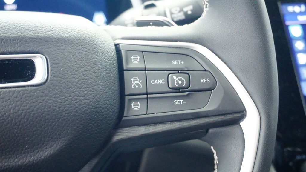 Thumbnail: 2023 Jeep Grand Cherokee - 34