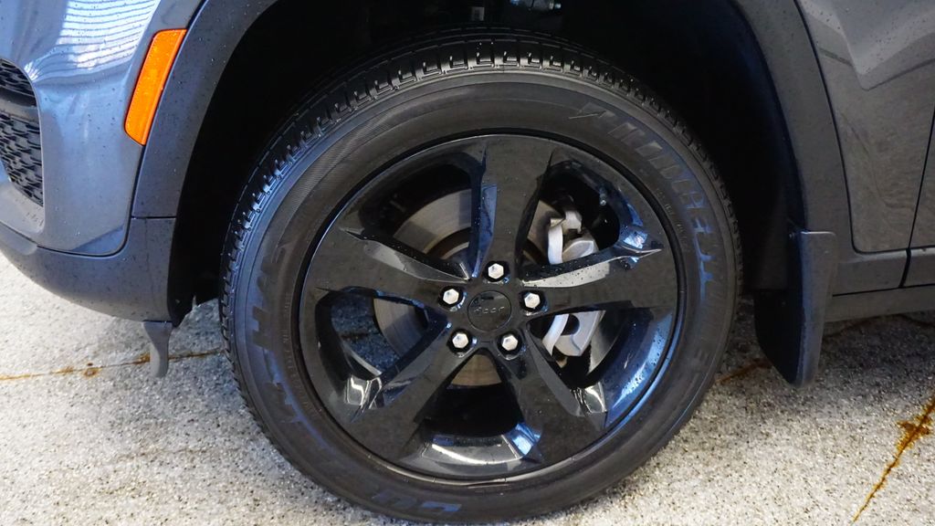 Thumbnail: 2023 Jeep Grand Cherokee - 8