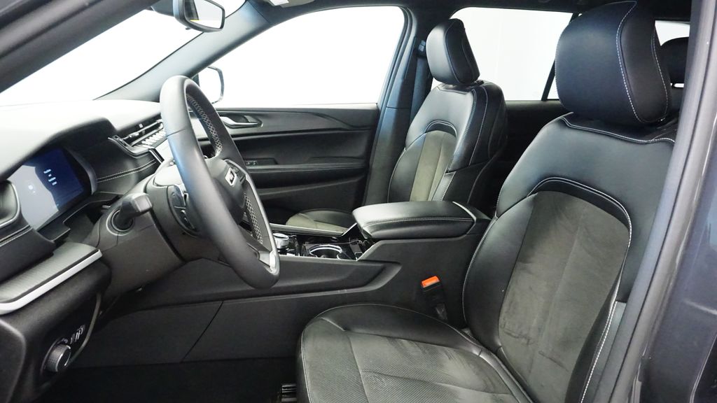 Thumbnail: 2023 Jeep Grand Cherokee - 11