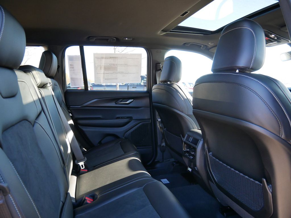 Thumbnail: 2025 Jeep Grand Cherokee - 11