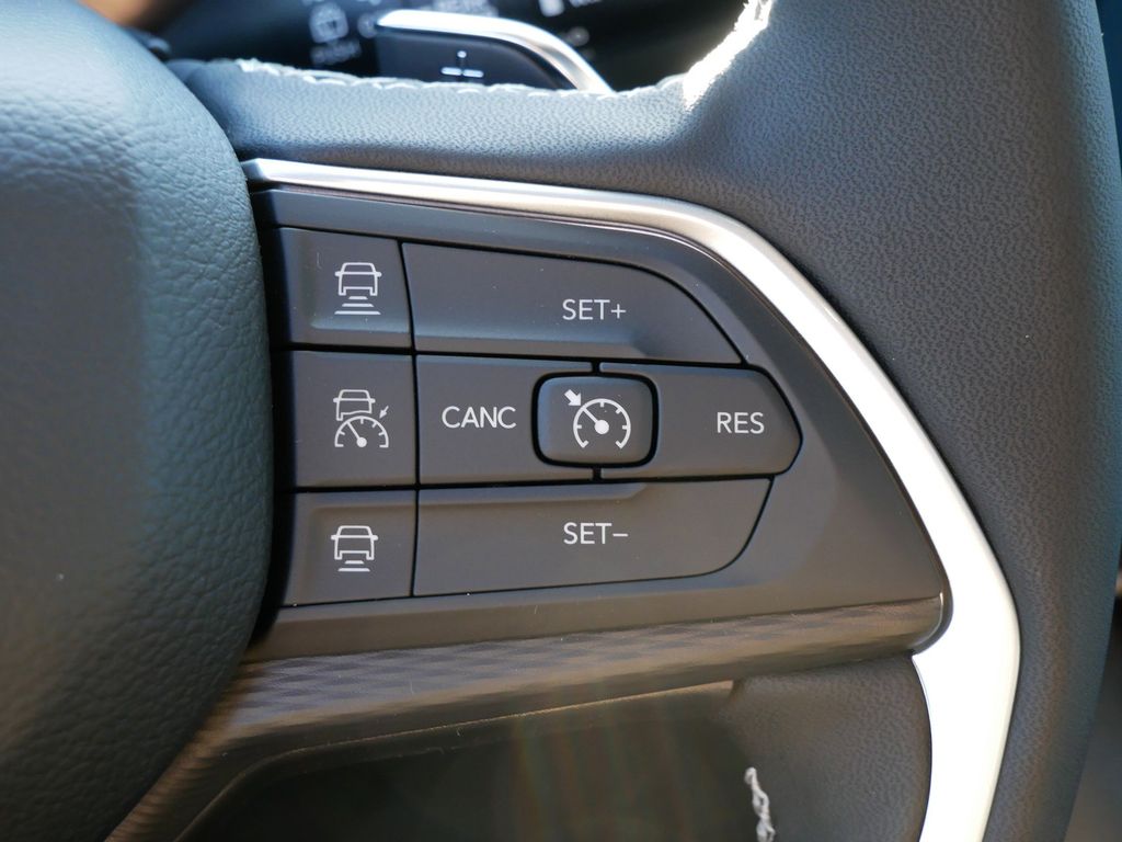 Thumbnail: 2025 Jeep Grand Cherokee - 38