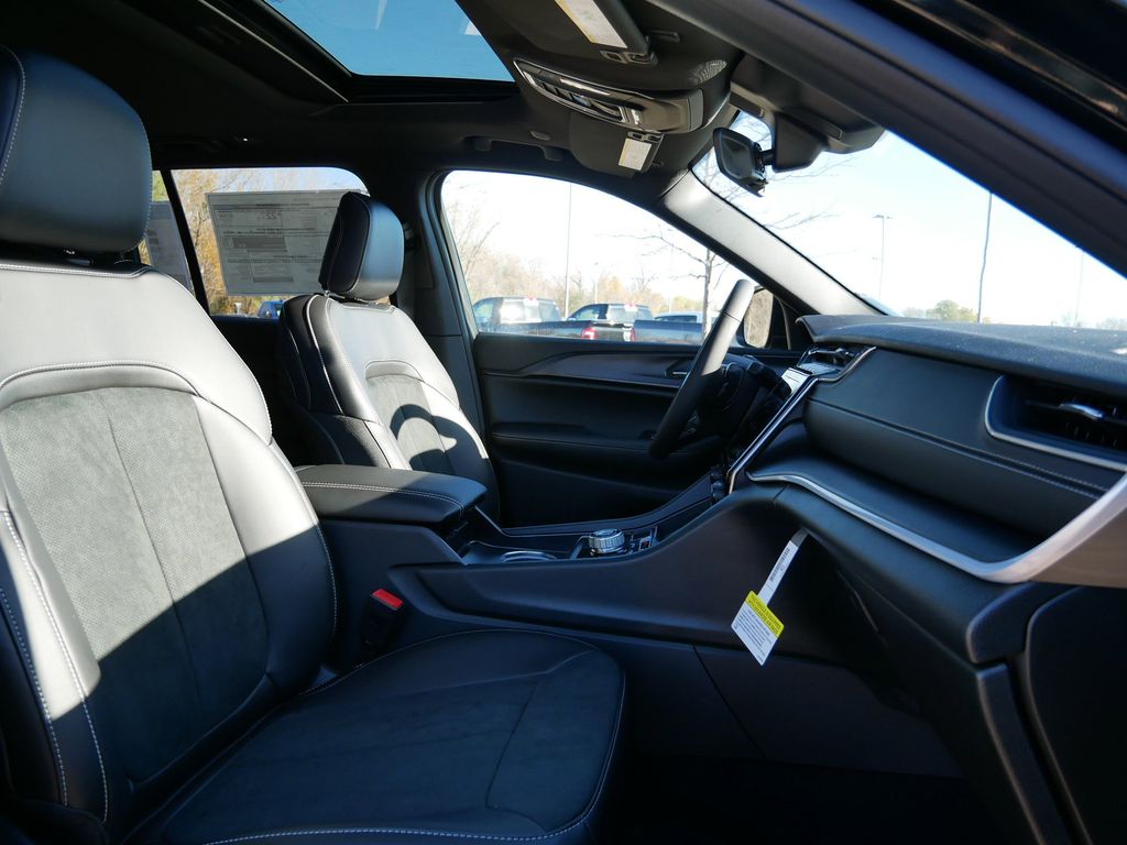 Thumbnail: 2025 Jeep Grand Cherokee - 10