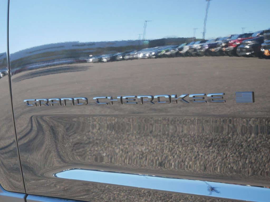 Thumbnail: 2025 Jeep Grand Cherokee - 20