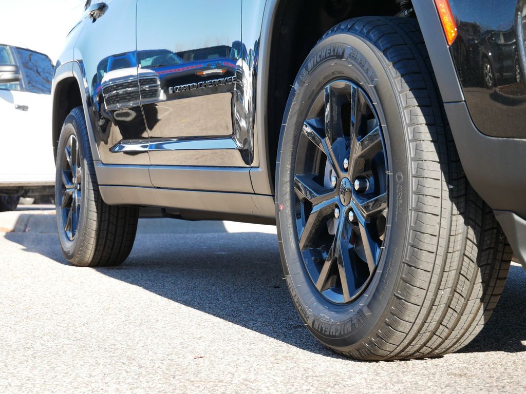 Thumbnail: 2025 Jeep Grand Cherokee - 8