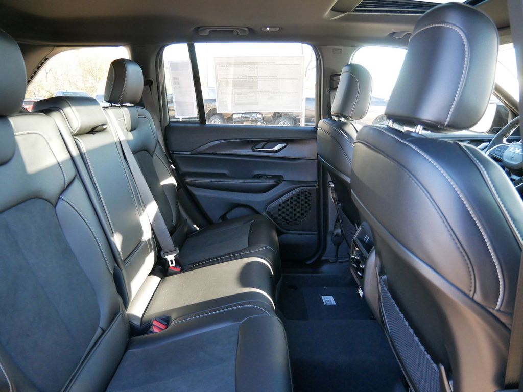 Thumbnail: 2025 Jeep Grand Cherokee - 26