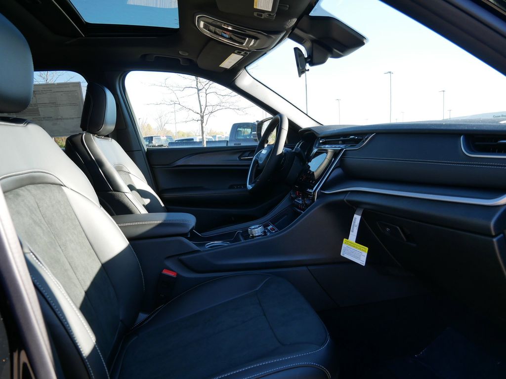 Thumbnail: 2025 Jeep Grand Cherokee - 9