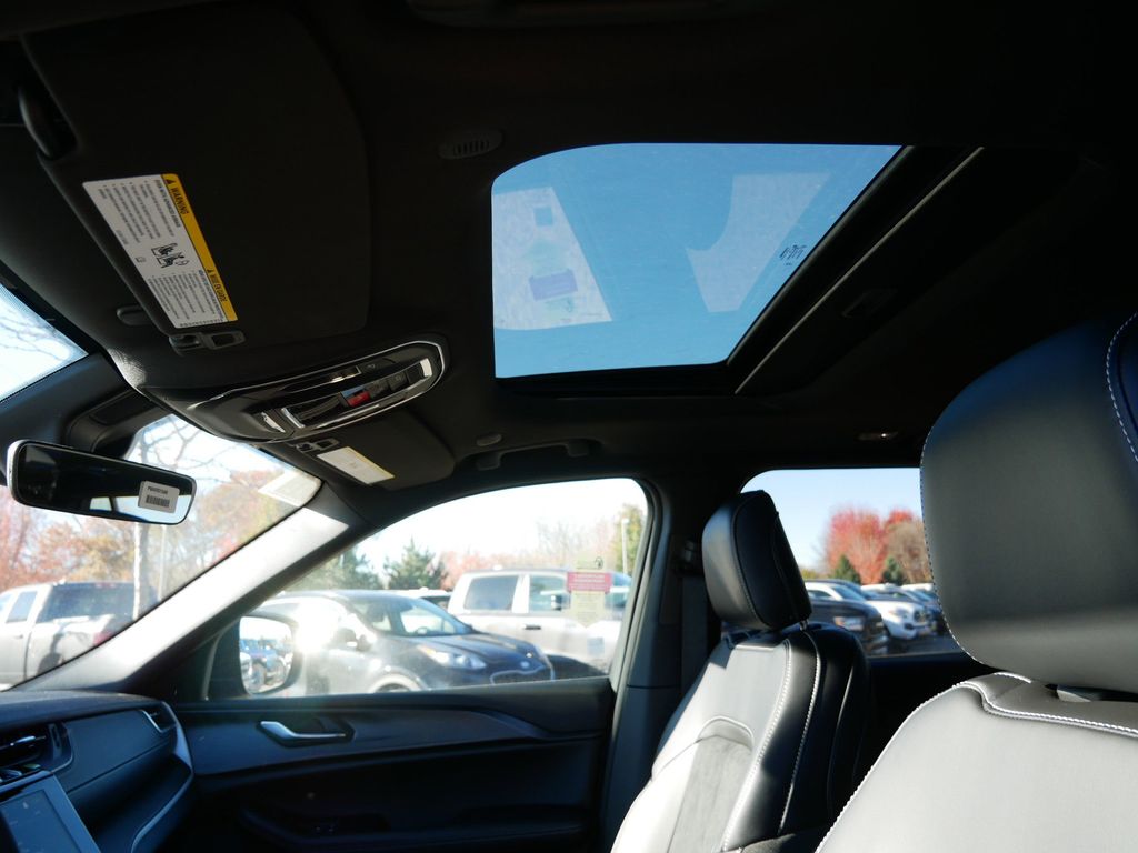 Thumbnail: 2025 Jeep Grand Cherokee - 24