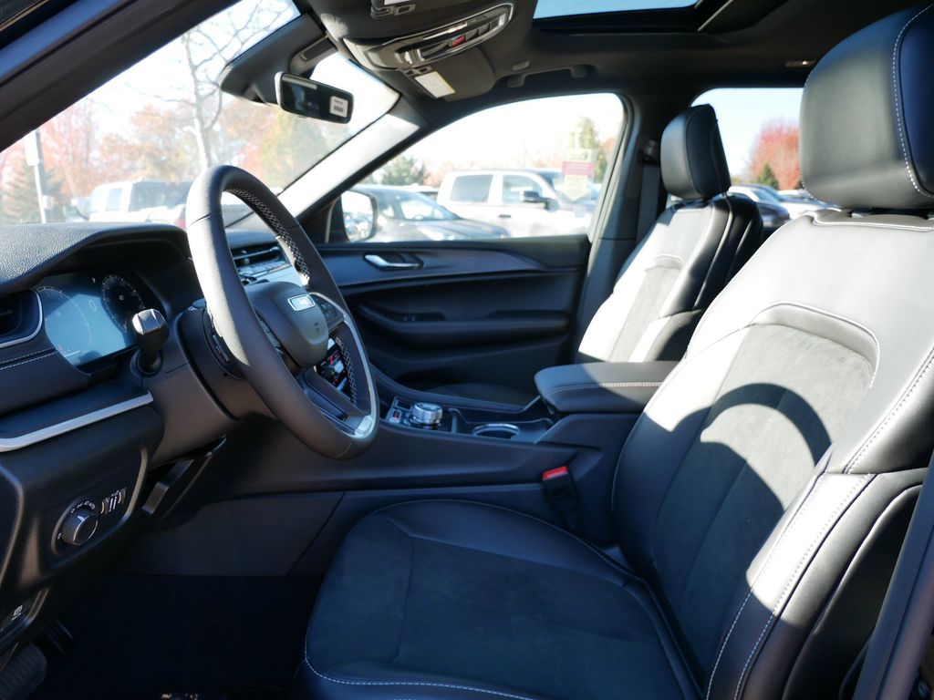 Thumbnail: 2025 Jeep Grand Cherokee - 31