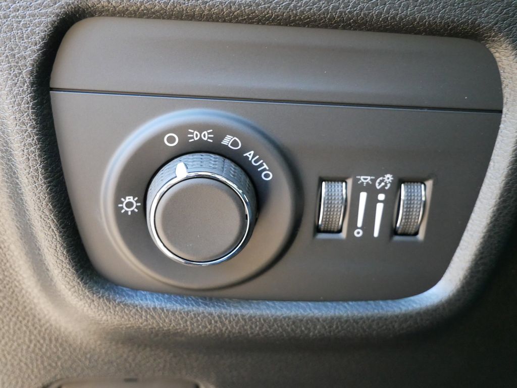 Thumbnail: 2025 Jeep Grand Cherokee - 36