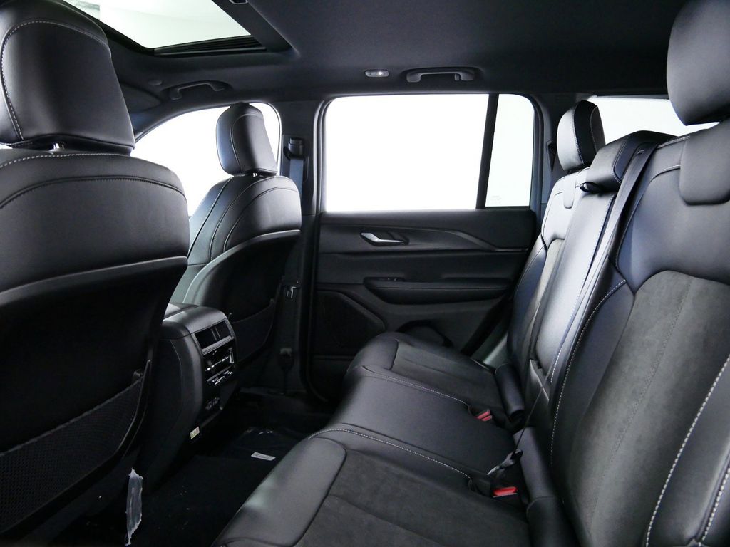Thumbnail: 2024 Jeep Grand Cherokee - 29