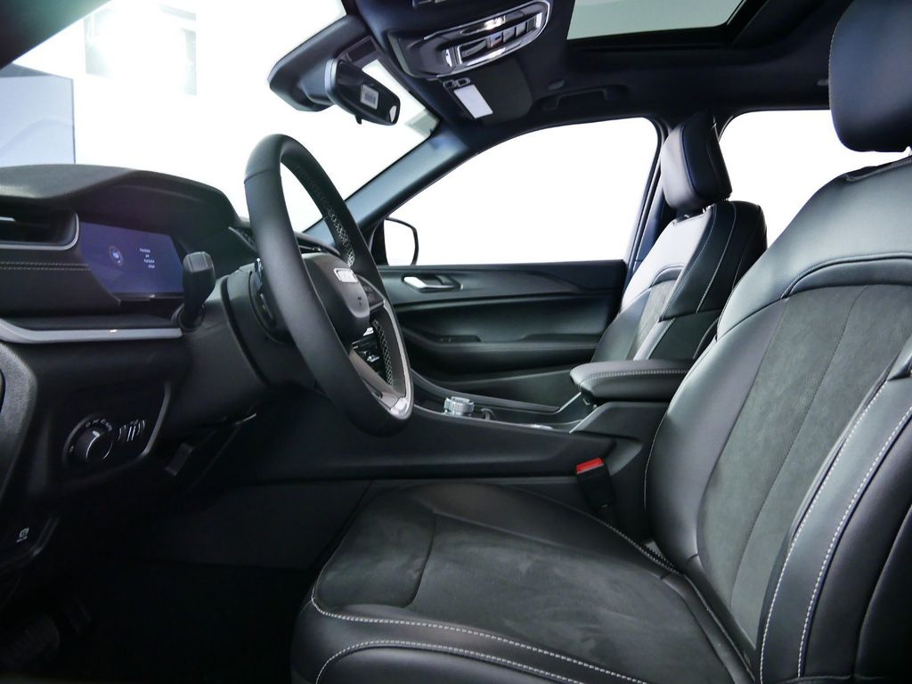 Thumbnail: 2024 Jeep Grand Cherokee - 32