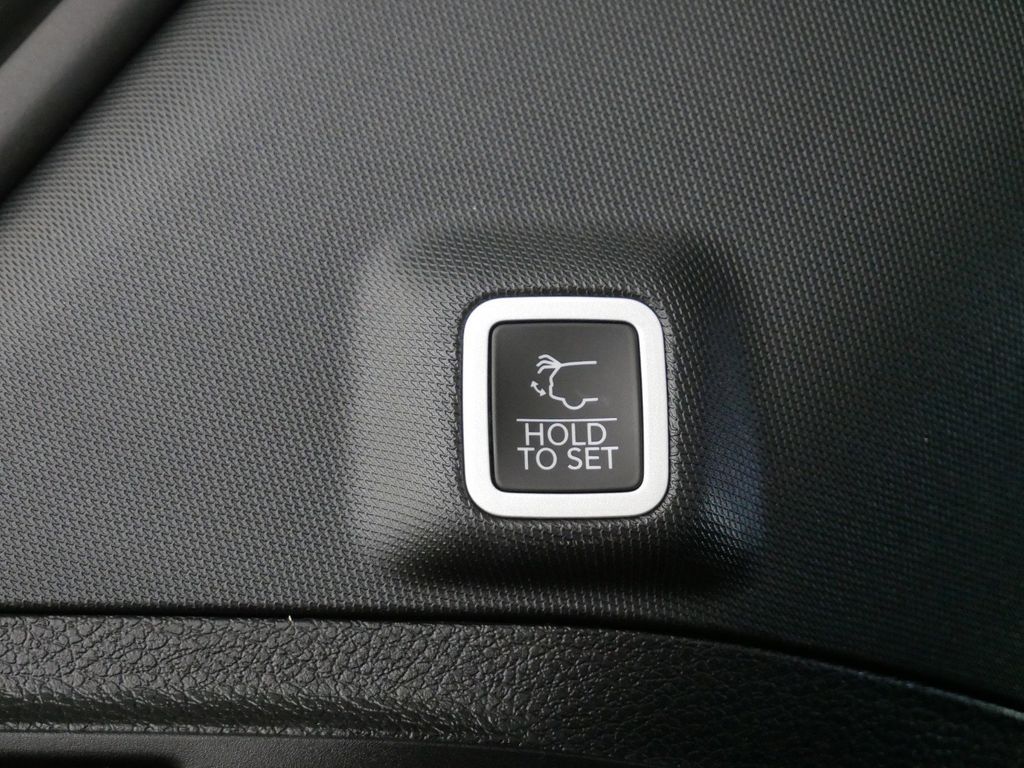 Thumbnail: 2024 Jeep Grand Cherokee - 16