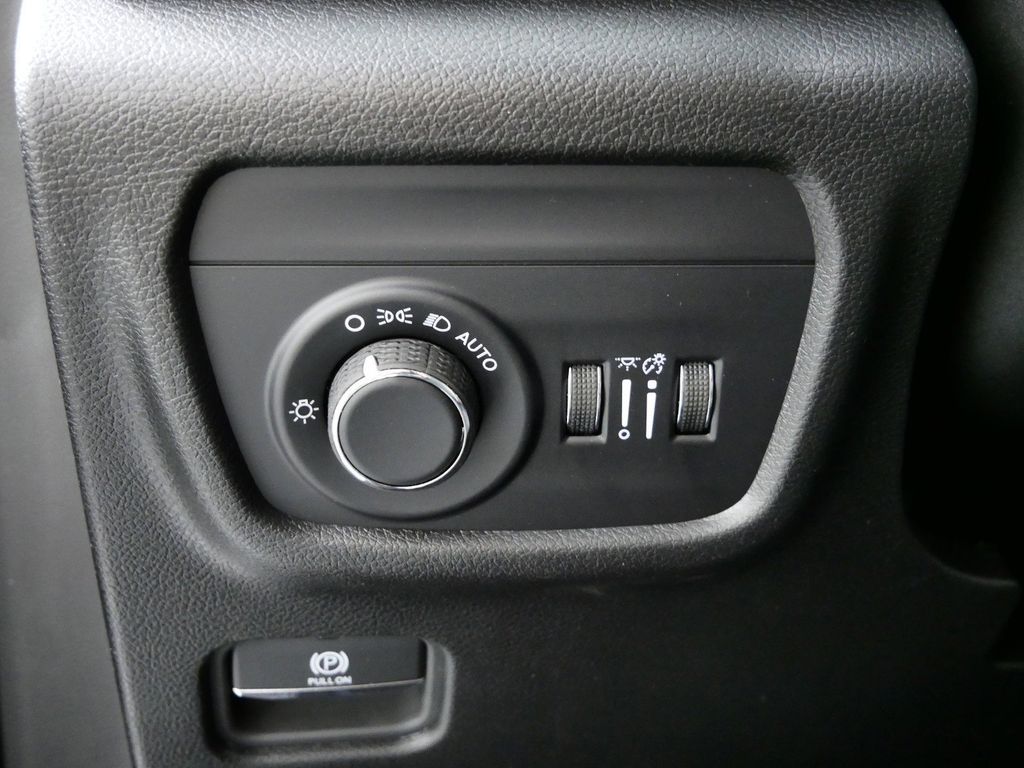 Thumbnail: 2024 Jeep Grand Cherokee - 36