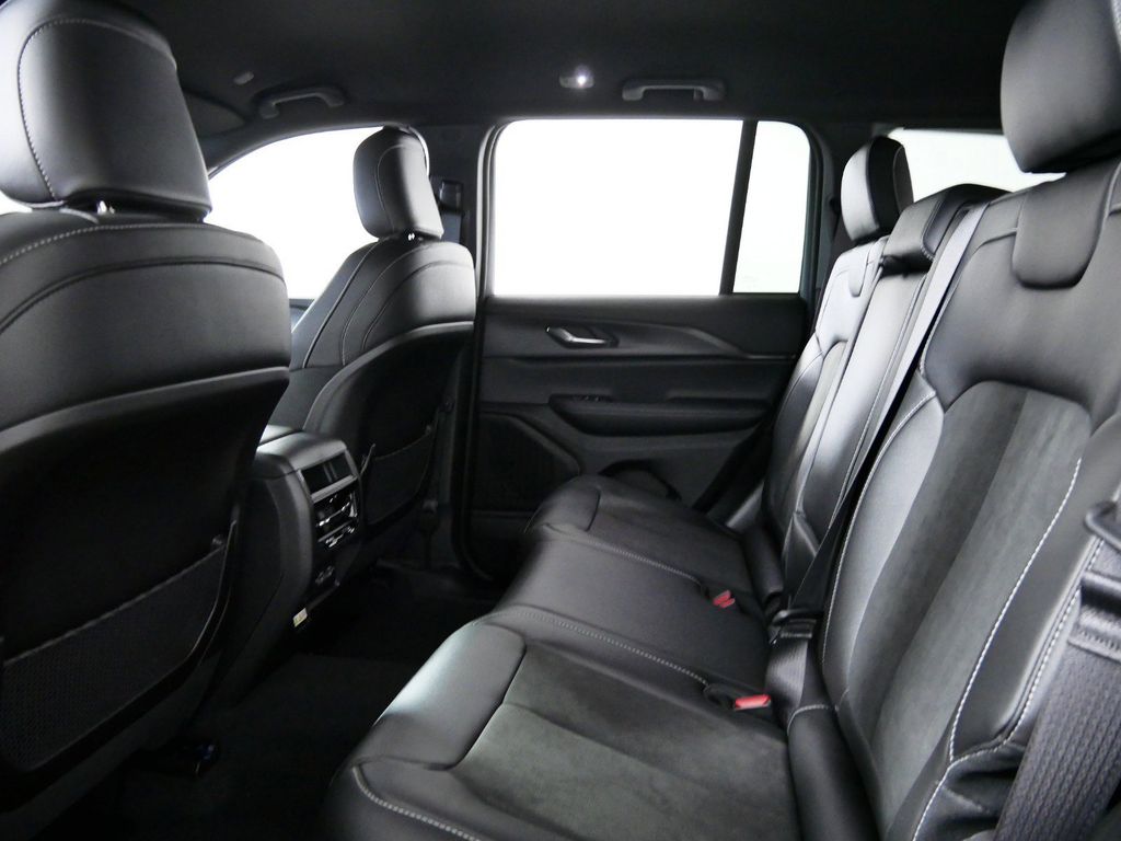 Thumbnail: 2024 Jeep Grand Cherokee - 28