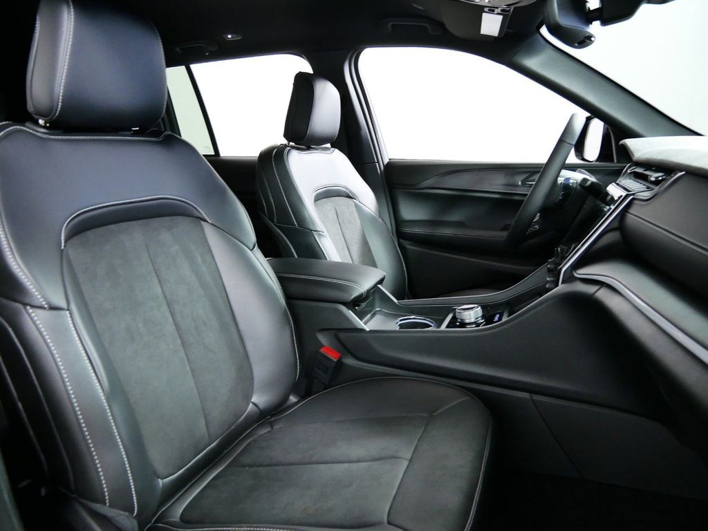 Thumbnail: 2024 Jeep Grand Cherokee - 10