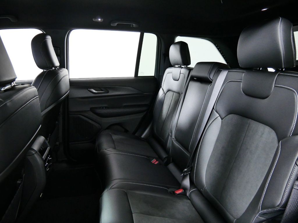 Thumbnail: 2024 Jeep Grand Cherokee - 29