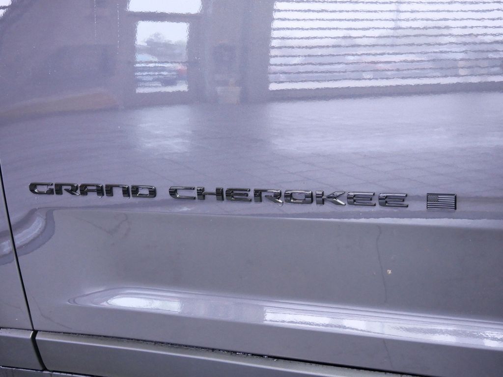 Thumbnail: 2024 Jeep Grand Cherokee - 21