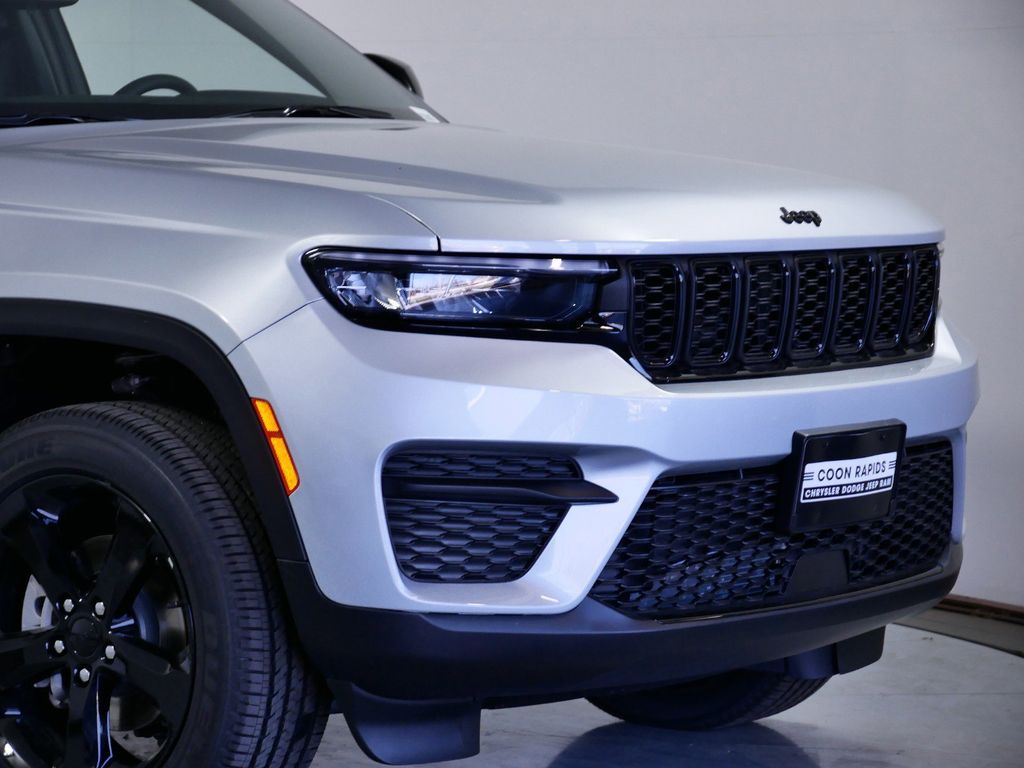 Thumbnail: 2024 Jeep Grand Cherokee - 18