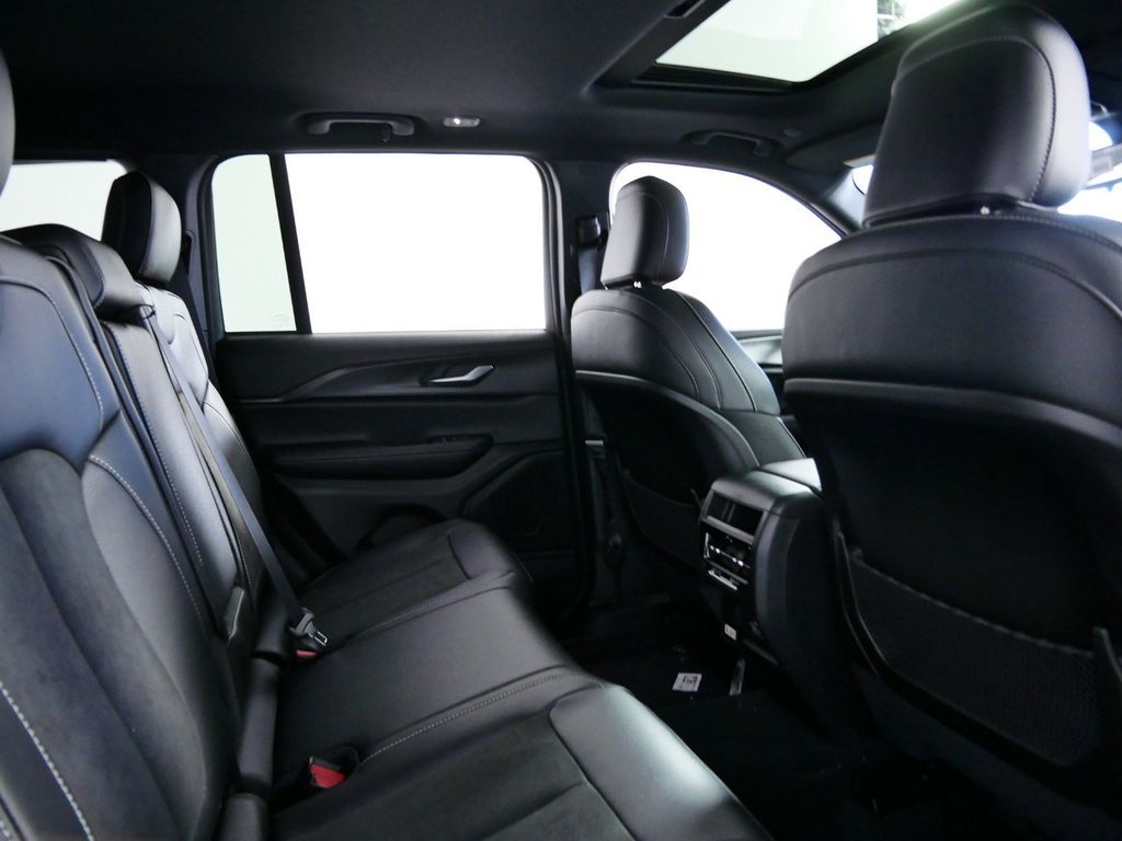 Thumbnail: 2024 Jeep Grand Cherokee - 11