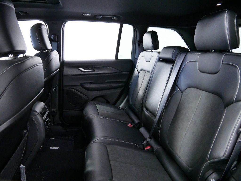Thumbnail: 2024 Jeep Grand Cherokee - 31