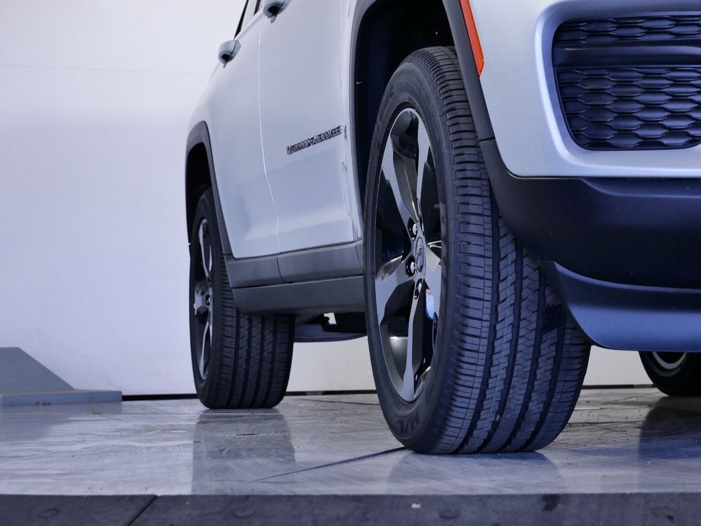Thumbnail: 2024 Jeep Grand Cherokee - 19