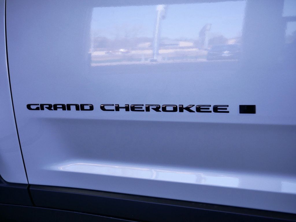 Thumbnail: 2024 Jeep Grand Cherokee - 23