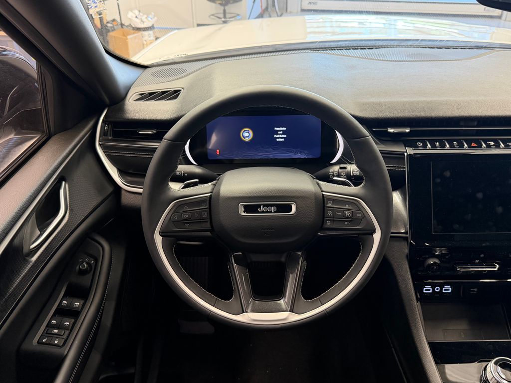 Thumbnail: 2023 Jeep Grand Cherokee - 8