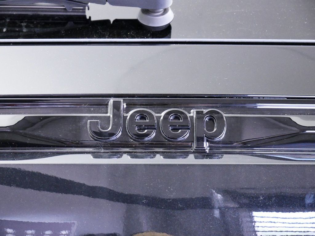 Thumbnail: 2024 Jeep Grand Cherokee - 22