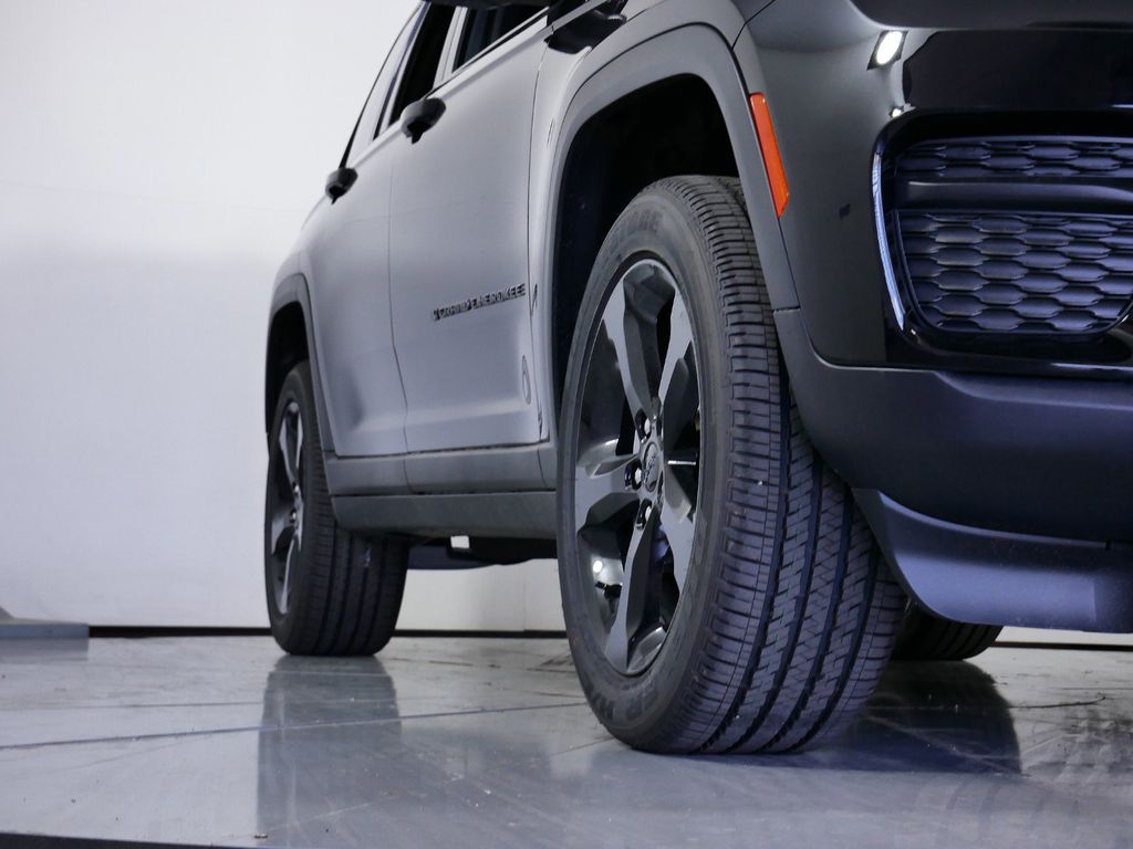 Thumbnail: 2024 Jeep Grand Cherokee - 19