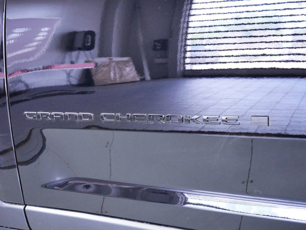 Thumbnail: 2024 Jeep Grand Cherokee - 23