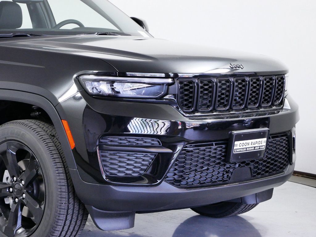 Thumbnail: 2024 Jeep Grand Cherokee - 18