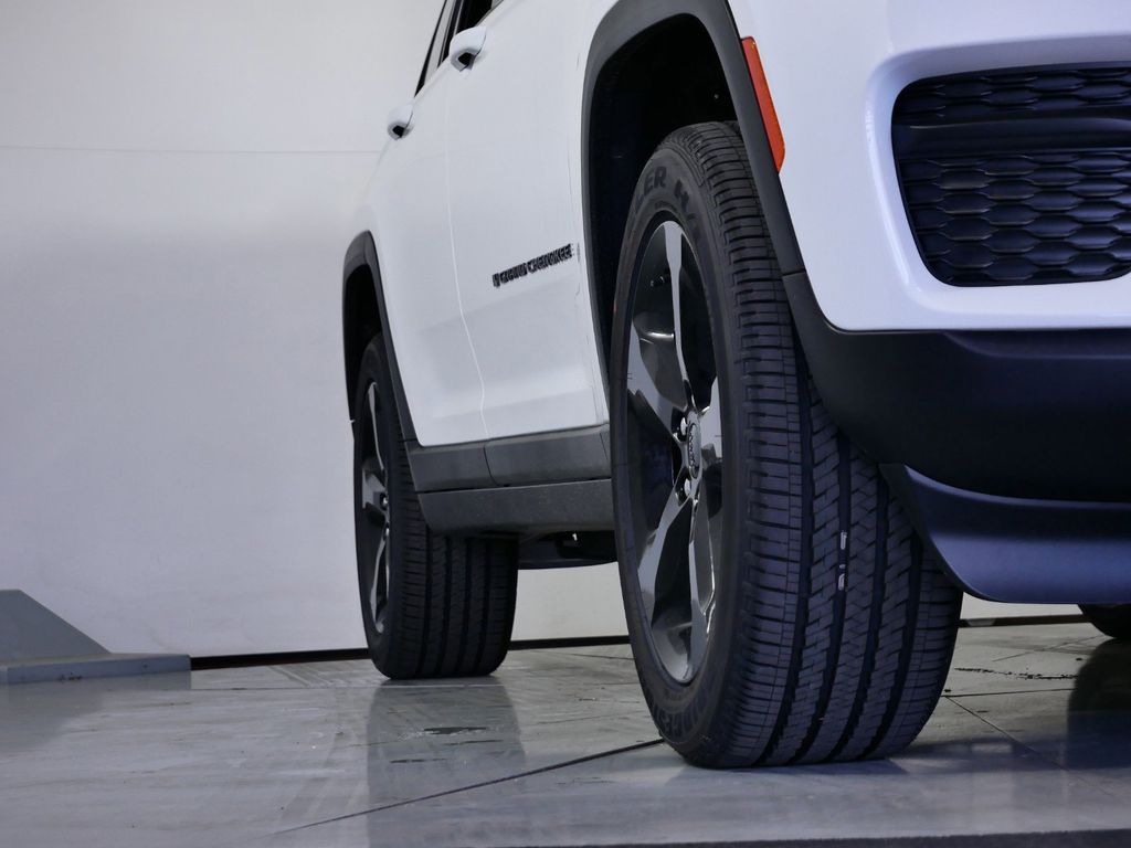 Thumbnail: 2024 Jeep Grand Cherokee - 20