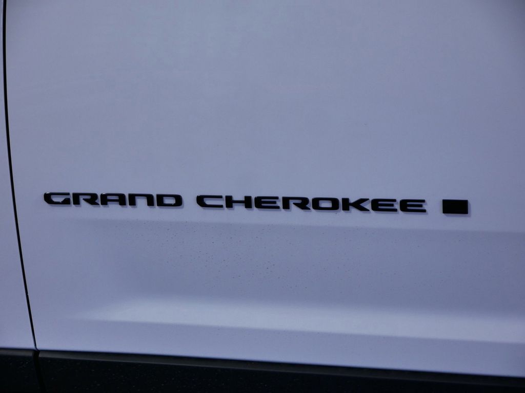 Thumbnail: 2024 Jeep Grand Cherokee - 24