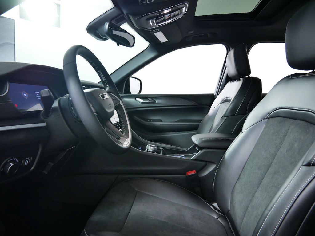 Thumbnail: 2024 Jeep Grand Cherokee - 35