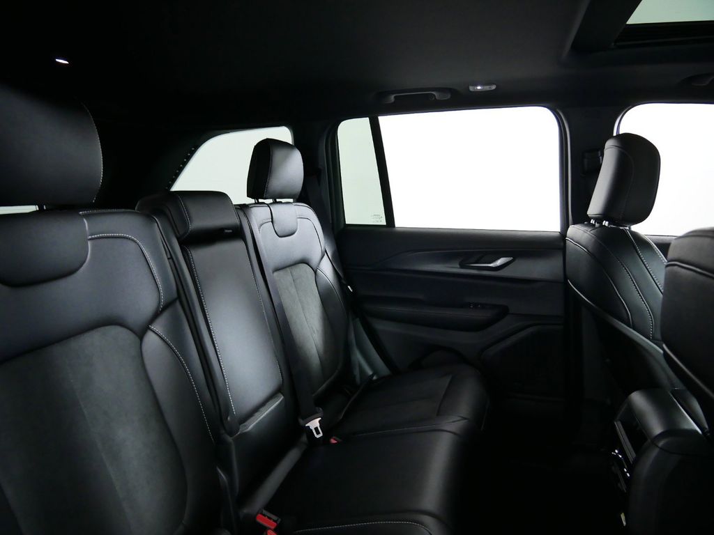 Thumbnail: 2024 Jeep Grand Cherokee - 30
