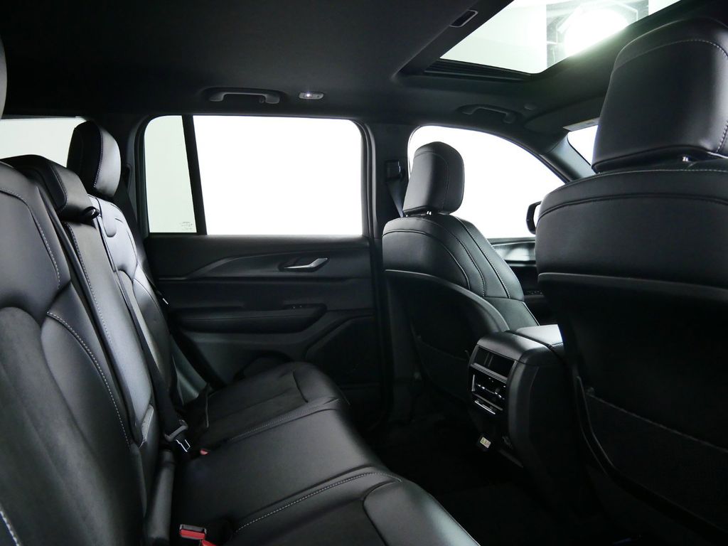 Thumbnail: 2024 Jeep Grand Cherokee - 11