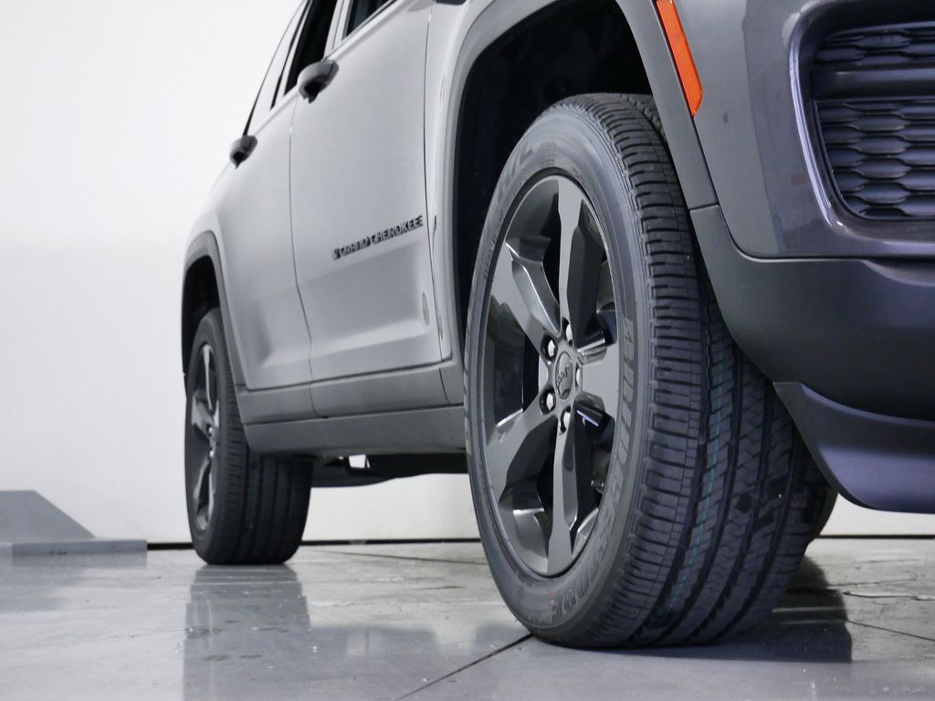 Thumbnail: 2024 Jeep Grand Cherokee - 8
