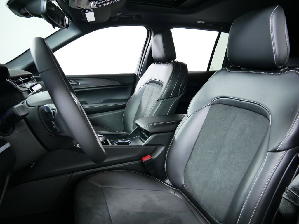 Thumbnail: 2024 Jeep Grand Cherokee - 36