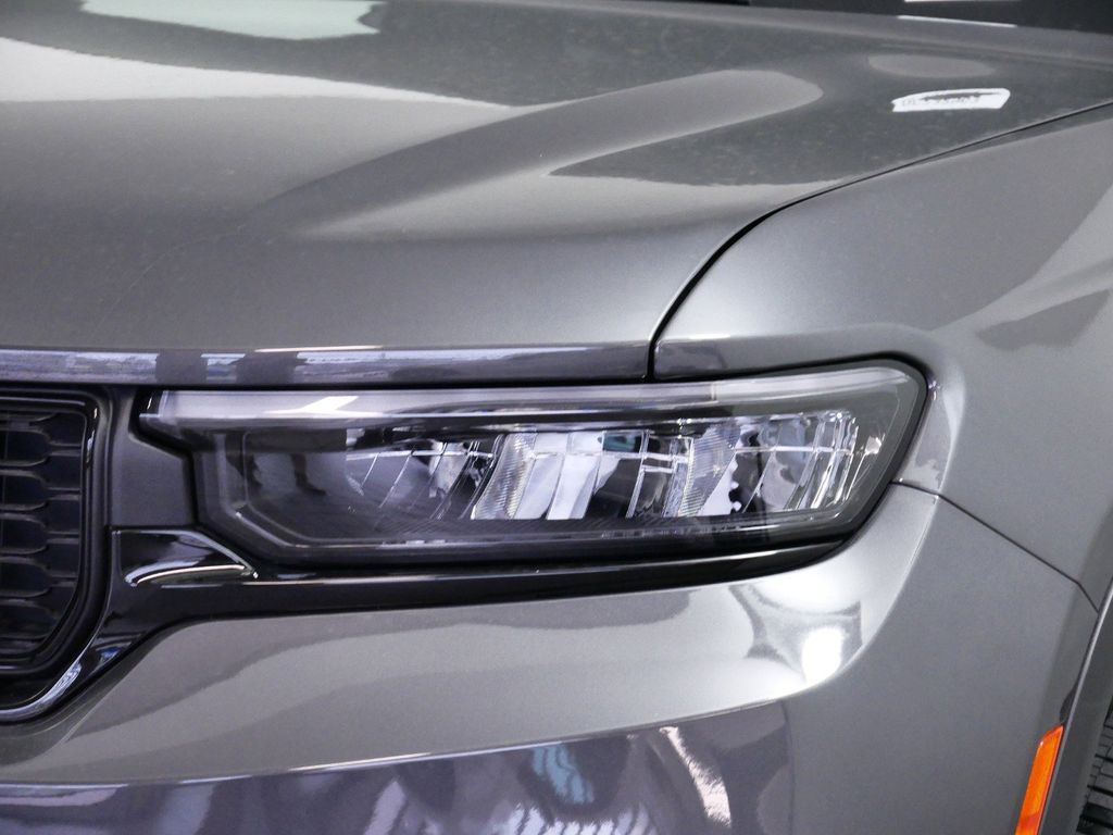 Thumbnail: 2024 Jeep Grand Cherokee - 25