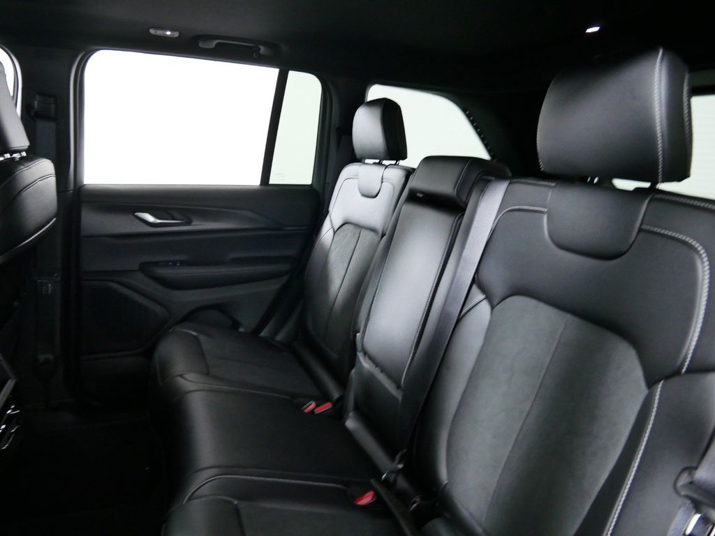 Thumbnail: 2024 Jeep Grand Cherokee - 33